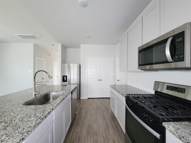 Building Photo - 23330 Kinsfolk Dr
