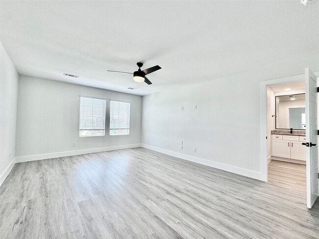 Building Photo - 8509 Shoreham