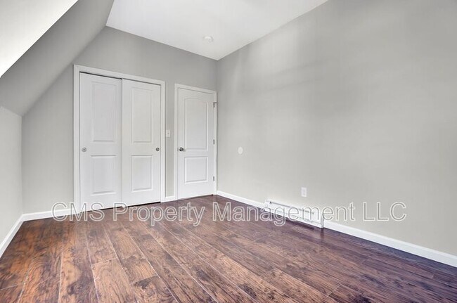Building Photo - 142-144-144 Seymour Ave