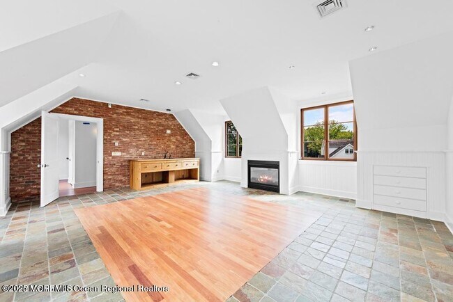 Building Photo - 18 Sheraton Ln