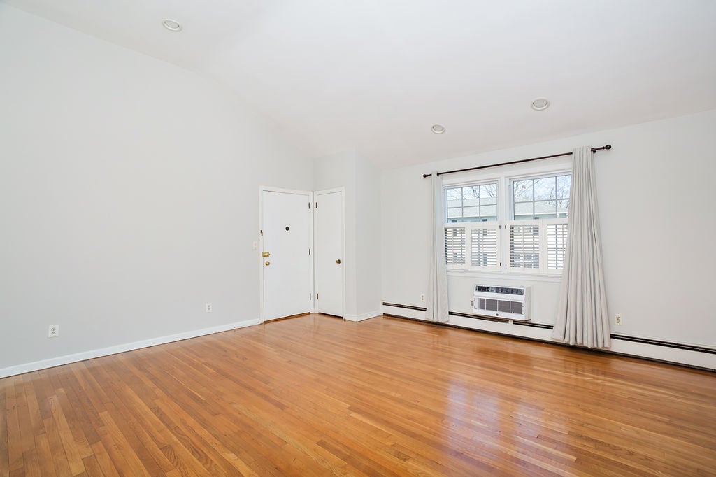 Building Photo - 47 Valley Rd