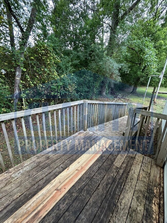 Building Photo - Spacious 4-Bedroom, 2-Bath Home!