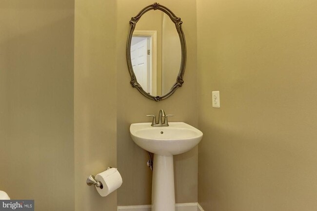 Building Photo - 1715 Chiswick Ct