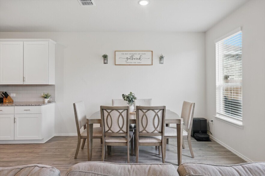 Building Photo - 802 Feldspar Way