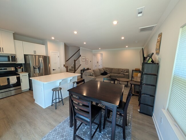 Building Photo - 1189 Riverbrook Dr