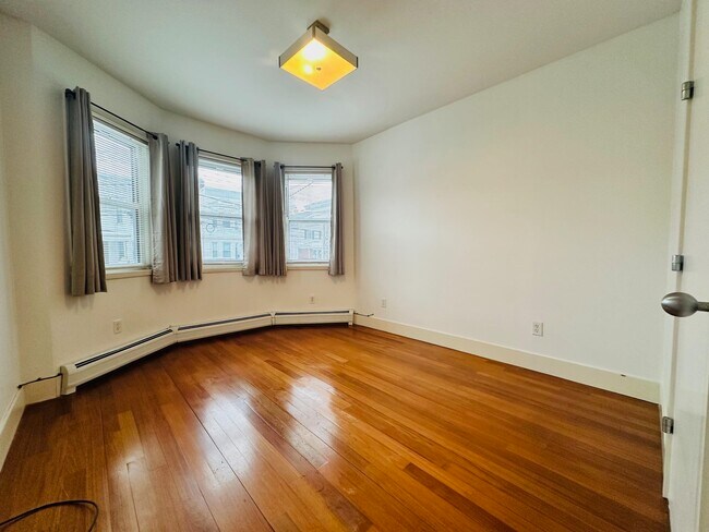 Building Photo - 81 W 27th St