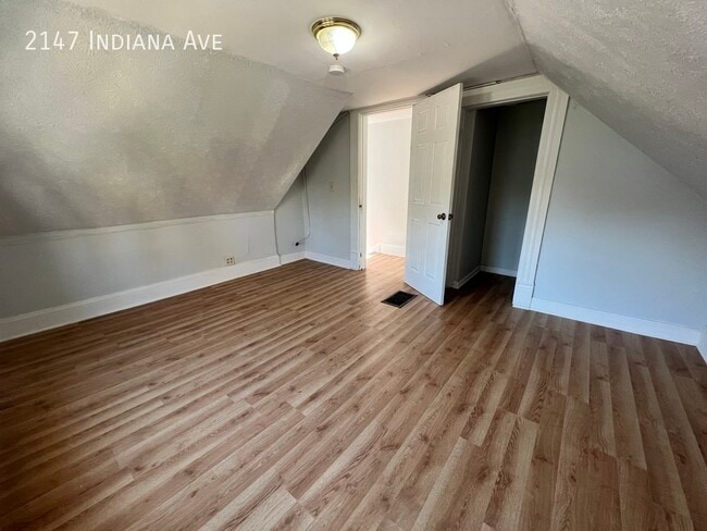 Building Photo - Huge 7 Bedroom 4 Bath Home Close To OSU Av...