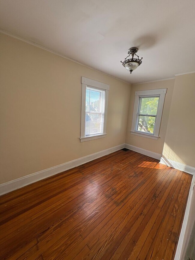 Building Photo - 2 bedroom Apartment Near German Village