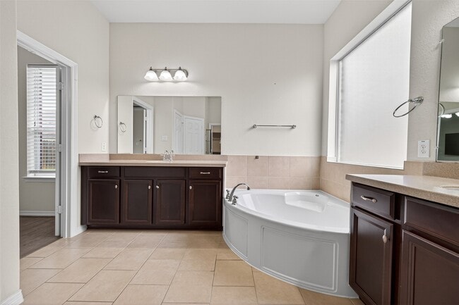 Building Photo - 613 West Fork