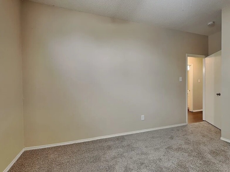 Building Photo - 8004 Mourning Dove Dr