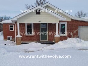 Building Photo - 1992 W County Rd 100 S