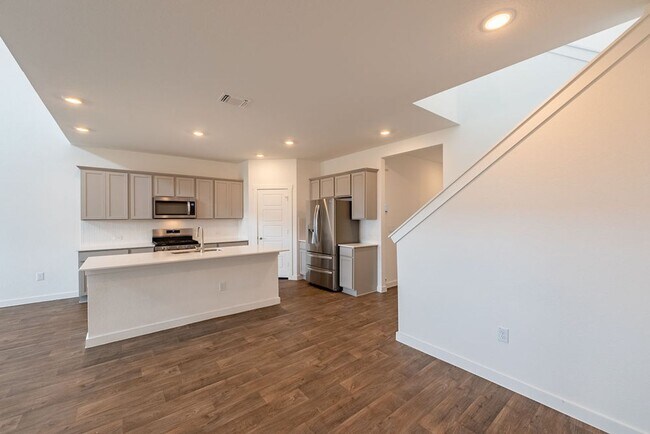 Building Photo - Modern 4 bedroom, 3 bathroom home in Canta...