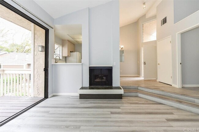 Building Photo - 90 Lakepines