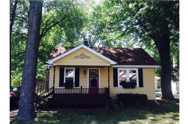 Building Photo - 584 St Paul St