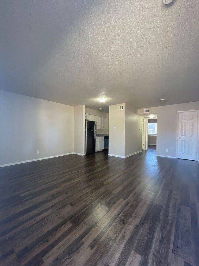 READY NOW 810 (UPDATED) 6041 Barton Ave Shawnee KS 66203 Apartment