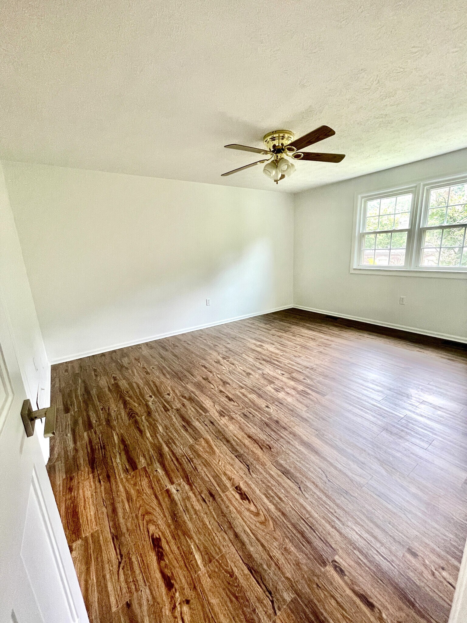 Building Photo - 1010 River Oaks Dr