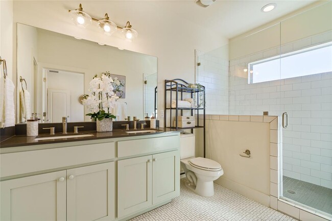Building Photo - 2708 Halcyon Dr