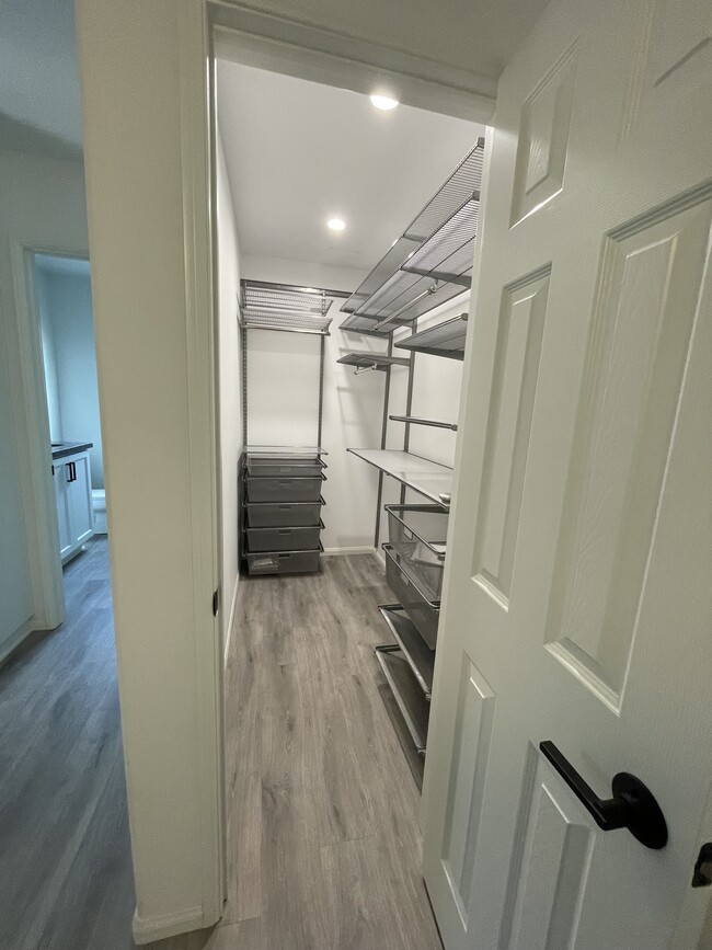 Building Photo - 703 W College St