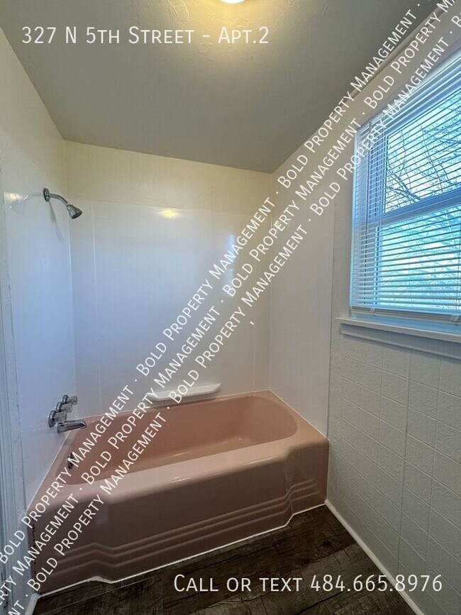 Building Photo - 327 N 5th St