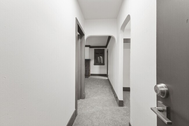 Building Photo - 16 N Broadway St