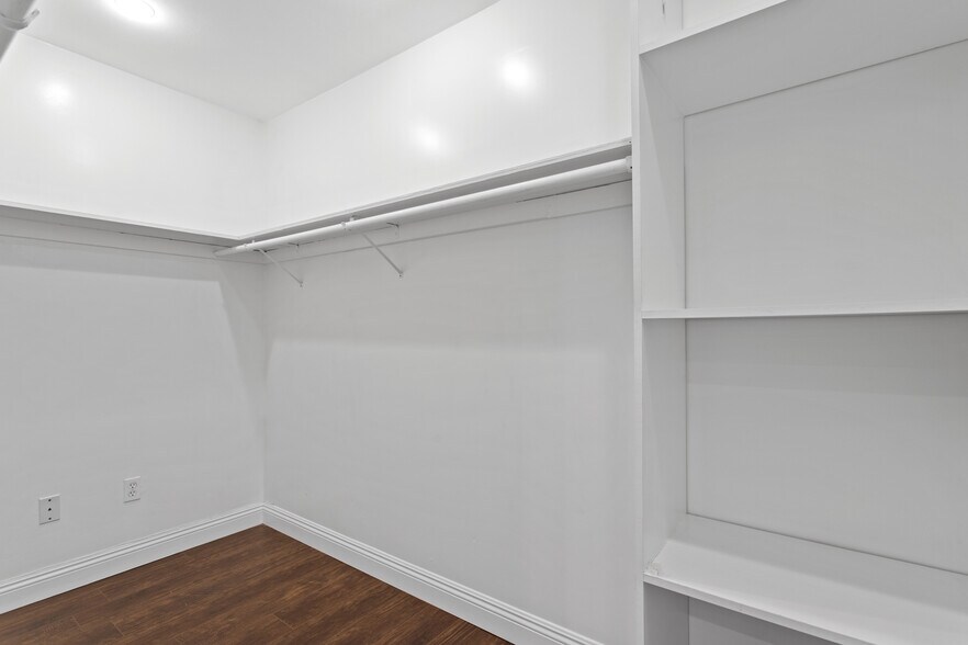 Building Photo - 11953 Collins St