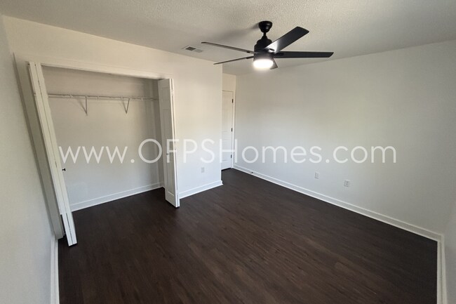 Building Photo - AVAILABLE BY JULY 15