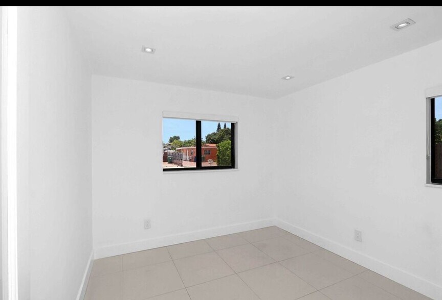 Building Photo - 16930 NW 54th Ave