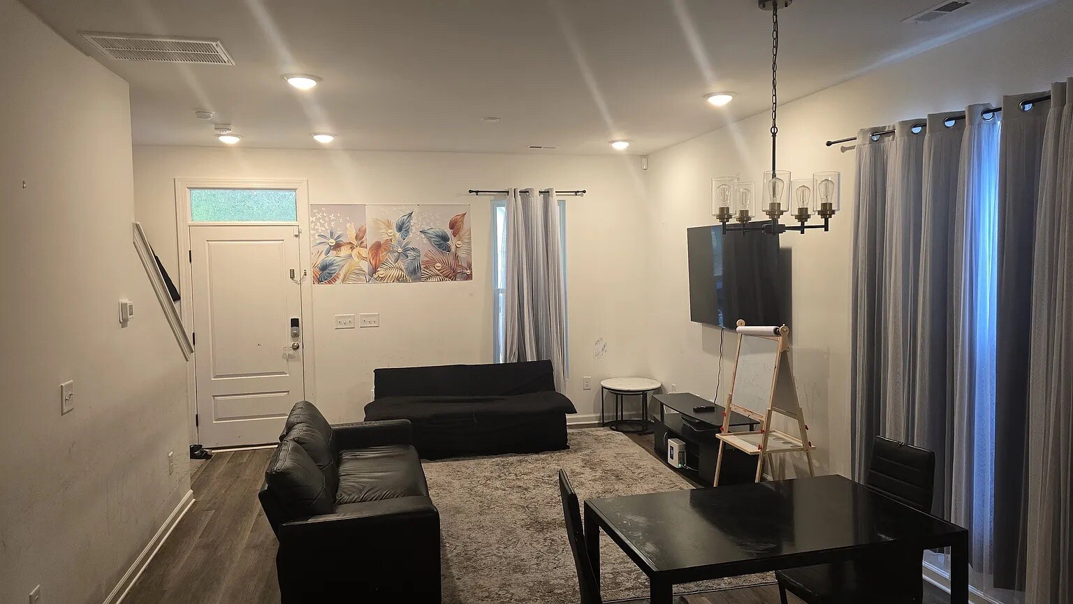 Building Photo - Room in House on Maplewood Dr