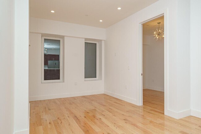 Building Photo - 472 Gates Ave