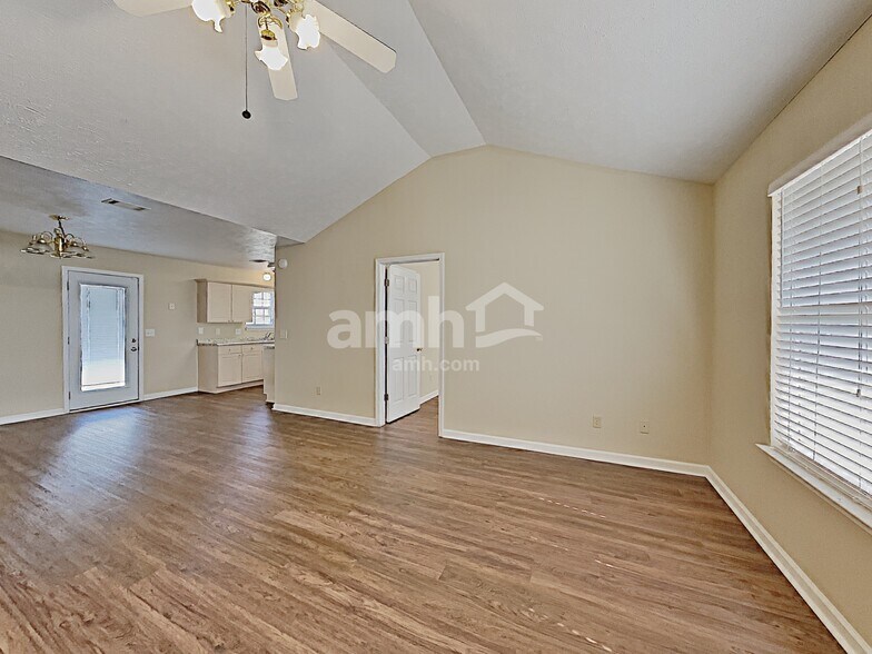 Building Photo - 1200 Larzelere Ln