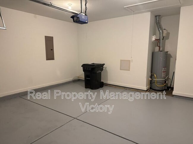 Building Photo - 2004 Kensington Ct