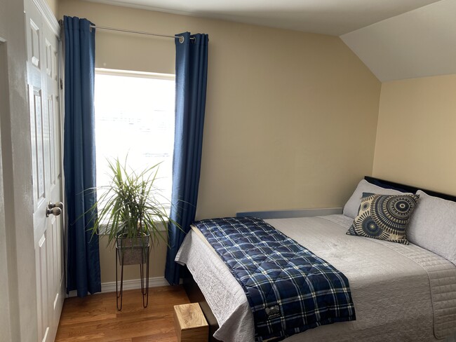 Second bedroom - 450 East Ave