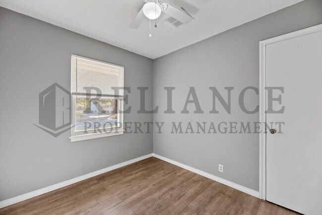 Building Photo - 2231 S Hiram St