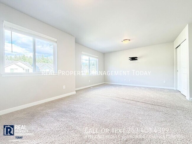 Building Photo - 16156 8th Ave E