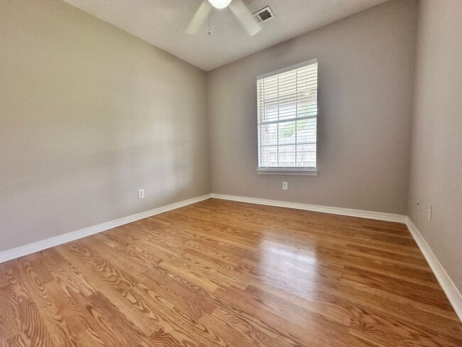 Building Photo - 197 Lola Cir