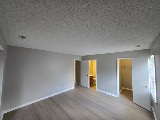 Building Photo - Meadow Rose Lane