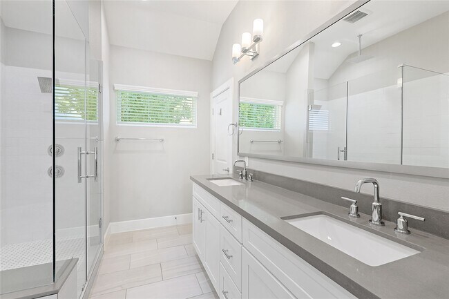 Building Photo - 1222 Upton St