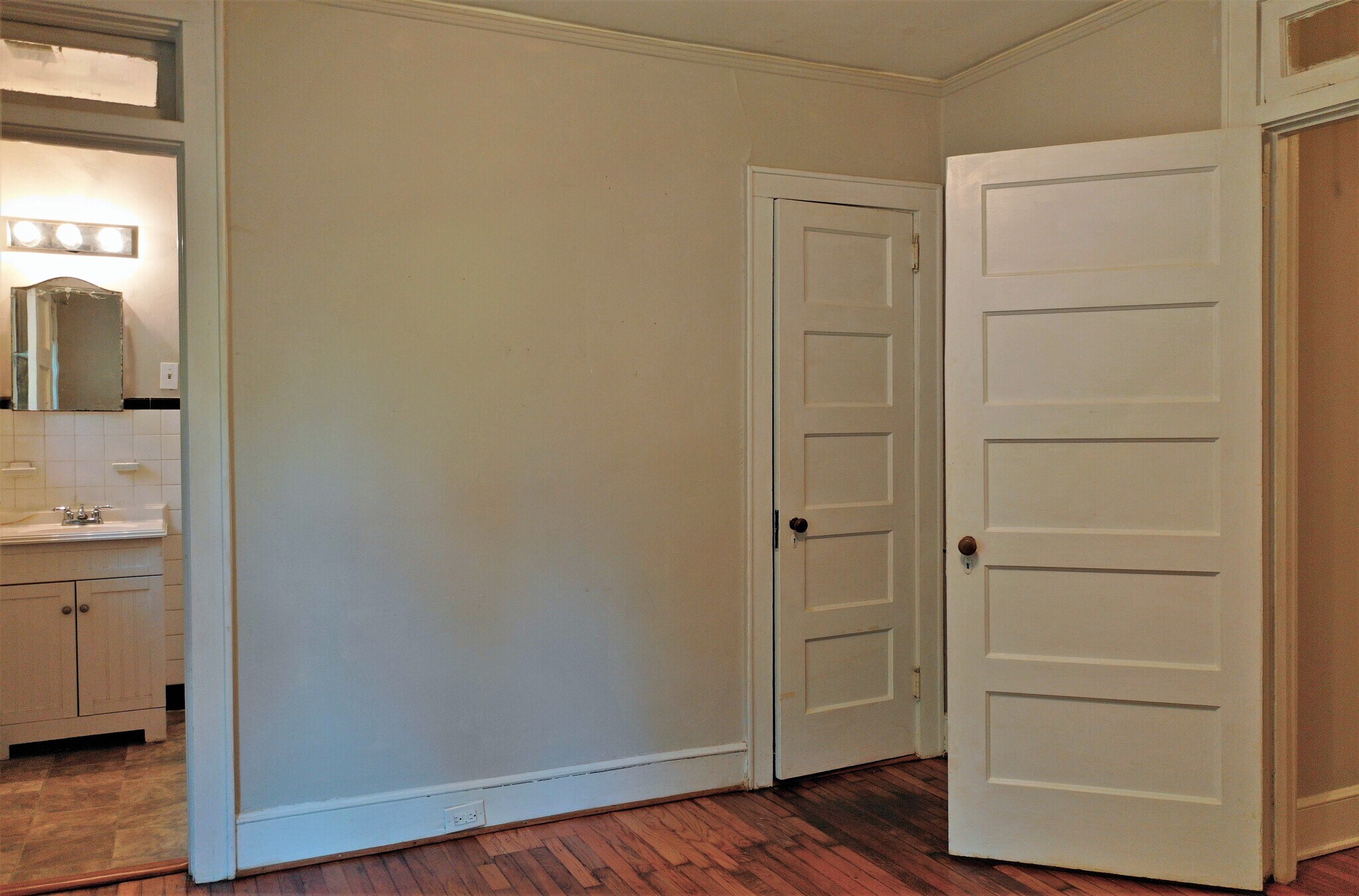 Building Photo - 120 S Harden St