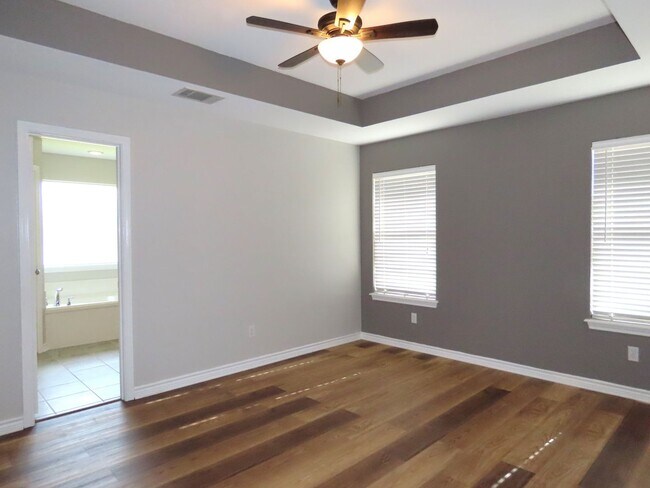 Building Photo - Gorgeous 3 Bedroom, 2 Bath Home in Flint!