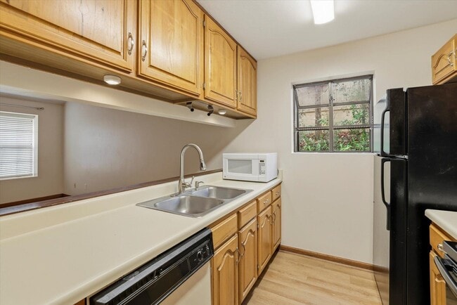 Building Photo - 2658 Millbank Dr