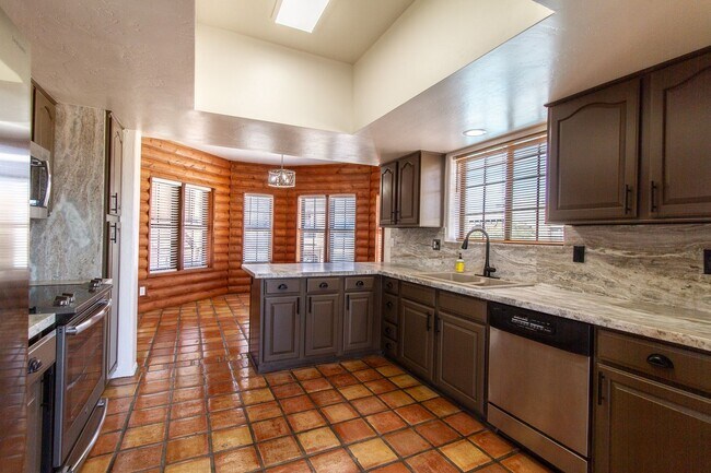 Building Photo - Fountain Hills 3 bedroom condo with Amazing Views of Four Peaks & Fountain