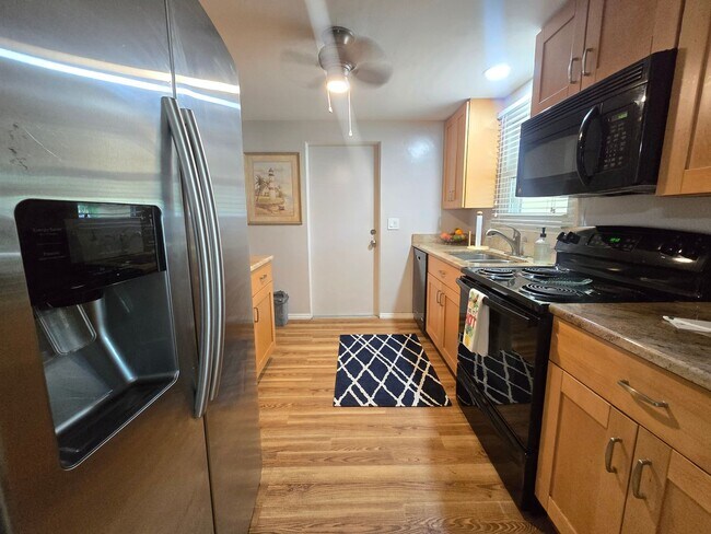 Building Photo - 2441 Gulf Gate Dr