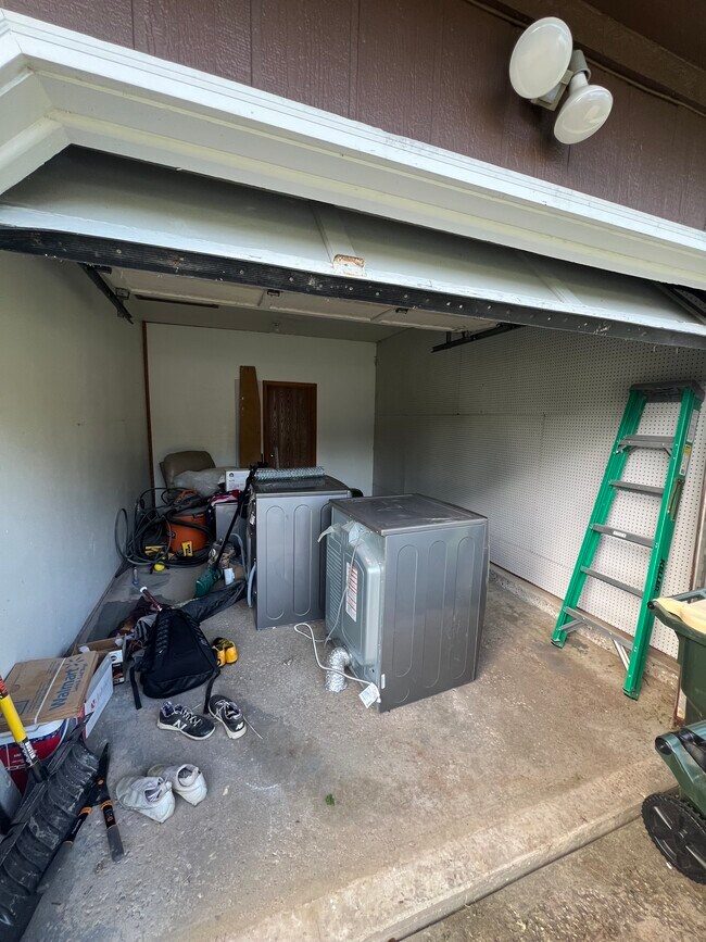 Building Photo - 775 Gerten Ave