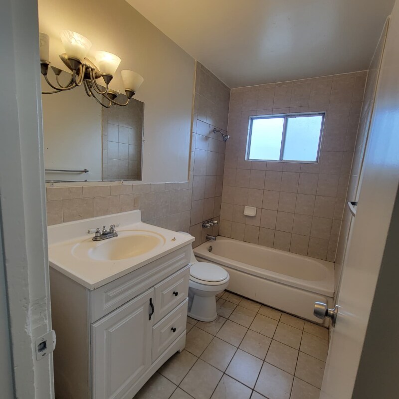 Building Photo - 1311 E San Bruno Ave