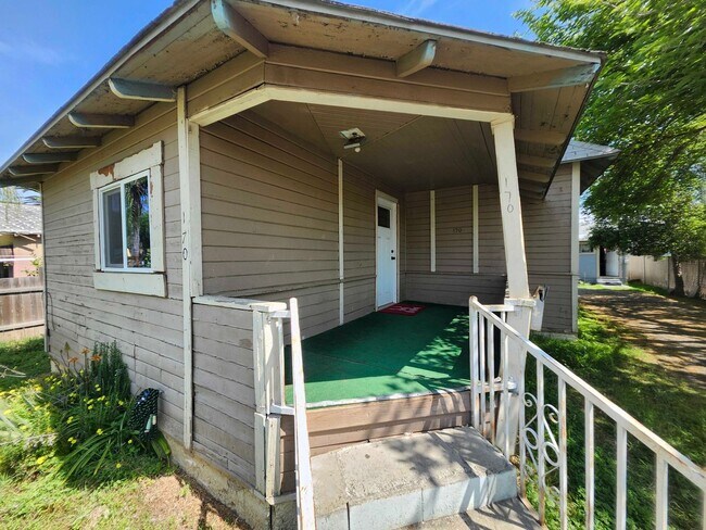 Building Photo - 164-170 N Gale Hill Ave