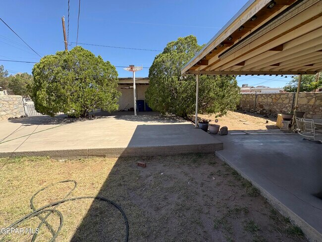 Building Photo - 3701 Jackson Ave