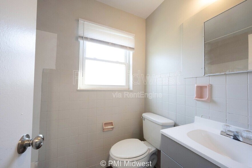 Building Photo - 5843 Woodside Dr