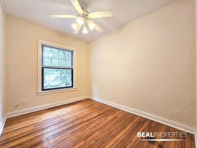 Building Photo - 1 bedroom in CHICAGO IL 60657