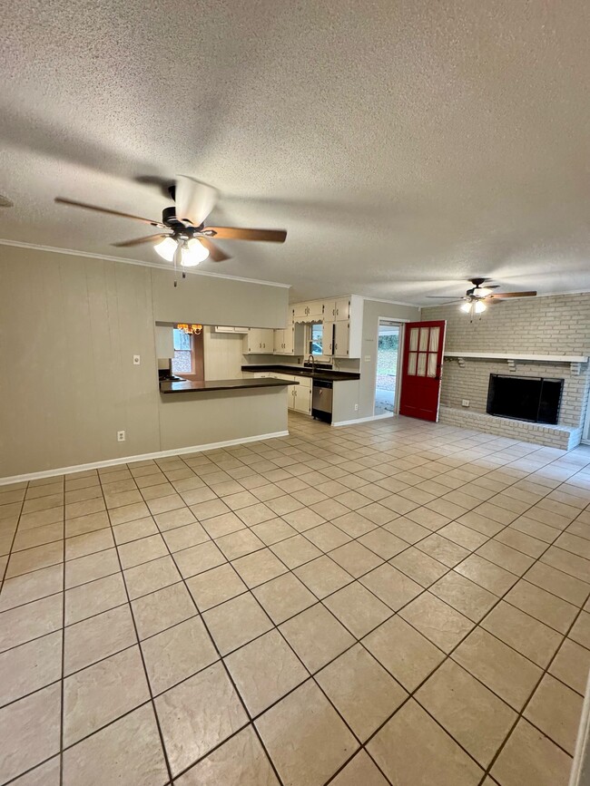 Building Photo - 1416 Mitts Dr