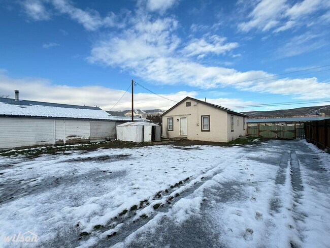 Building Photo - Quiet 2-Bedroom Home Along Hwy 12 – Large Yard